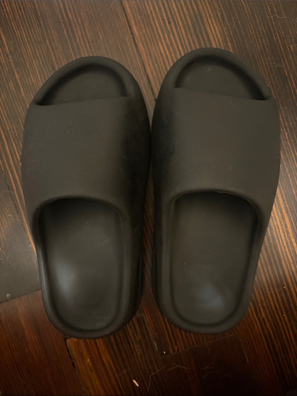 Yeezy Kids Black Slide Sandal - Picture 1 of 3